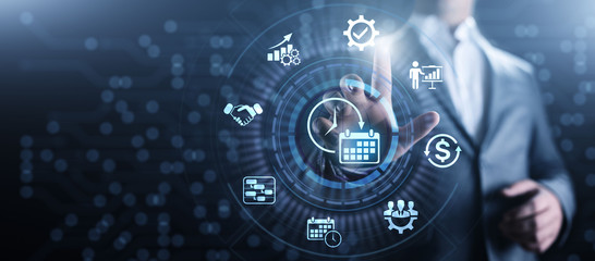 我拿青春去赌陪你熬过了苦是什么歌