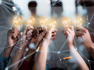 我拿青春去赌陪你熬过了苦是什么歌