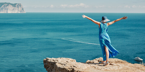 “龖、龘、纛、爨、灪、麤、彠”怎么读？