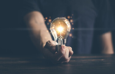 我拿青春去赌陪你熬过了苦是什么歌