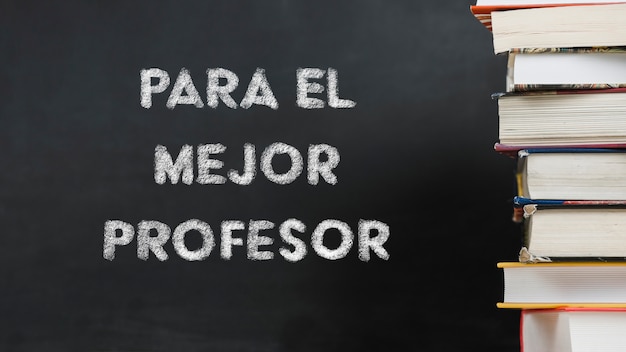 我拿青春去赌陪你熬过了苦是什么歌