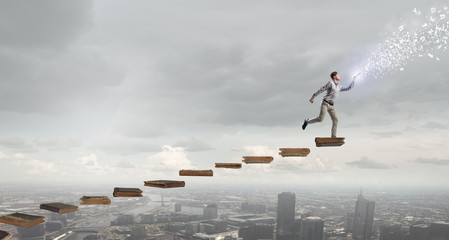 “龖、龘、纛、爨、灪、麤、彠”怎么读？